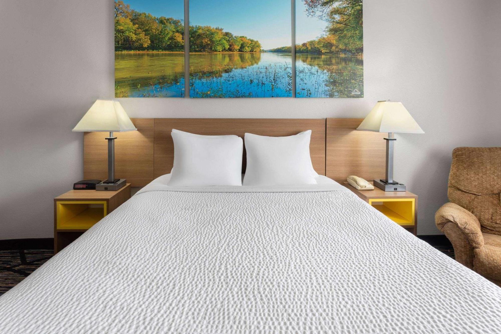 Days Inn By Wyndham אוגללה מראה חיצוני תמונה